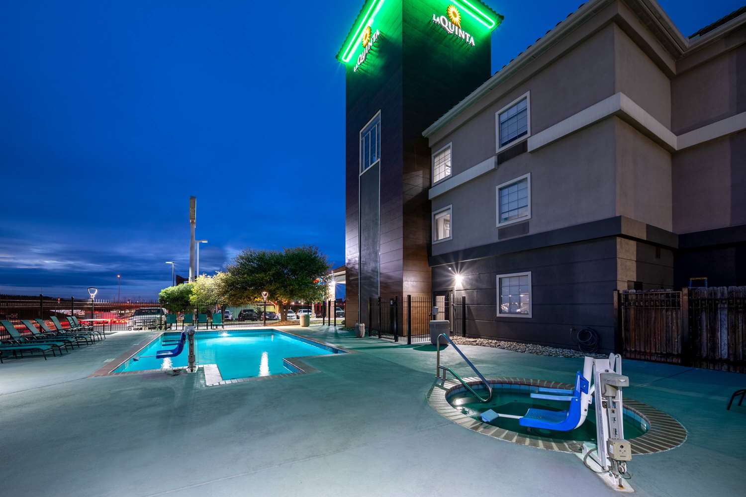 La Quinta Inn Suites New Braunfels 44/50
