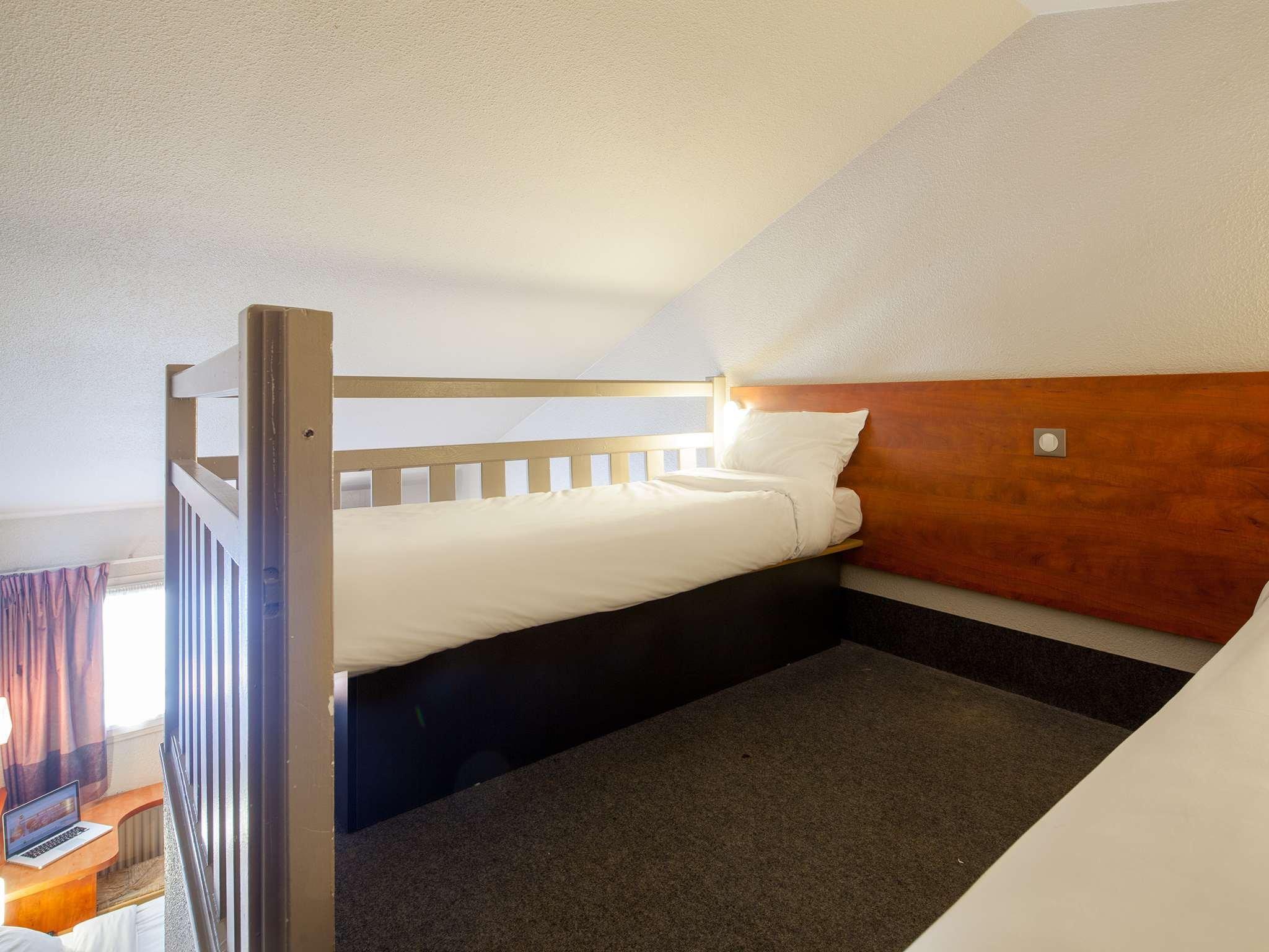 ROOM, SINGLE, DOUBLE BED