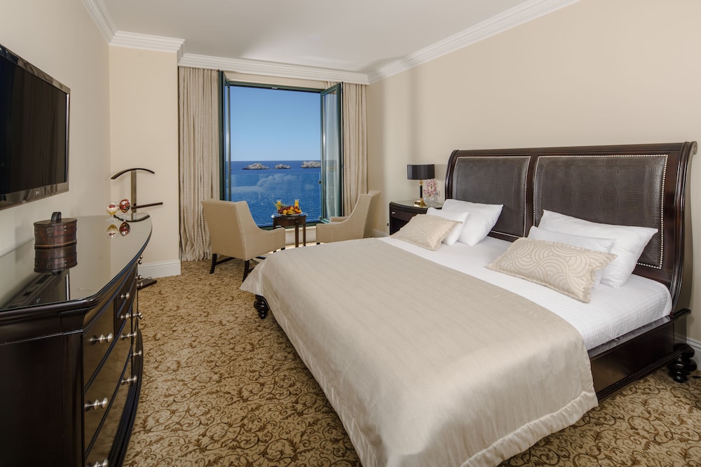 DELUXE, SUITE, KING BED, SEA VIEW, SOFA, BALCONY