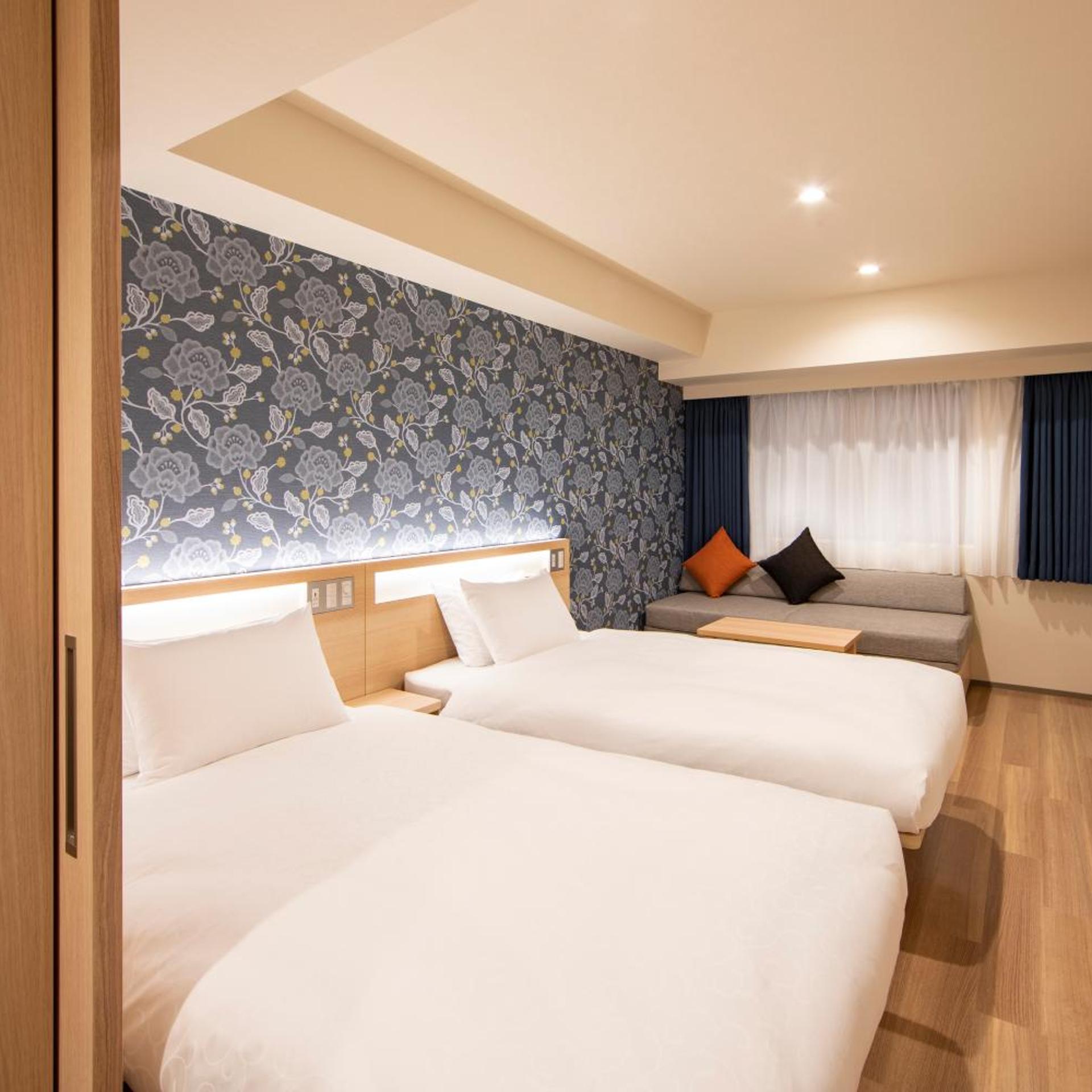 STANDARD, TWIN BEDS, SOFA