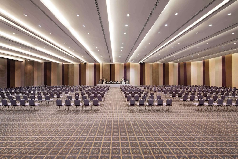 AVANI Khon Kaen Hotel and Convention Centre 61/69