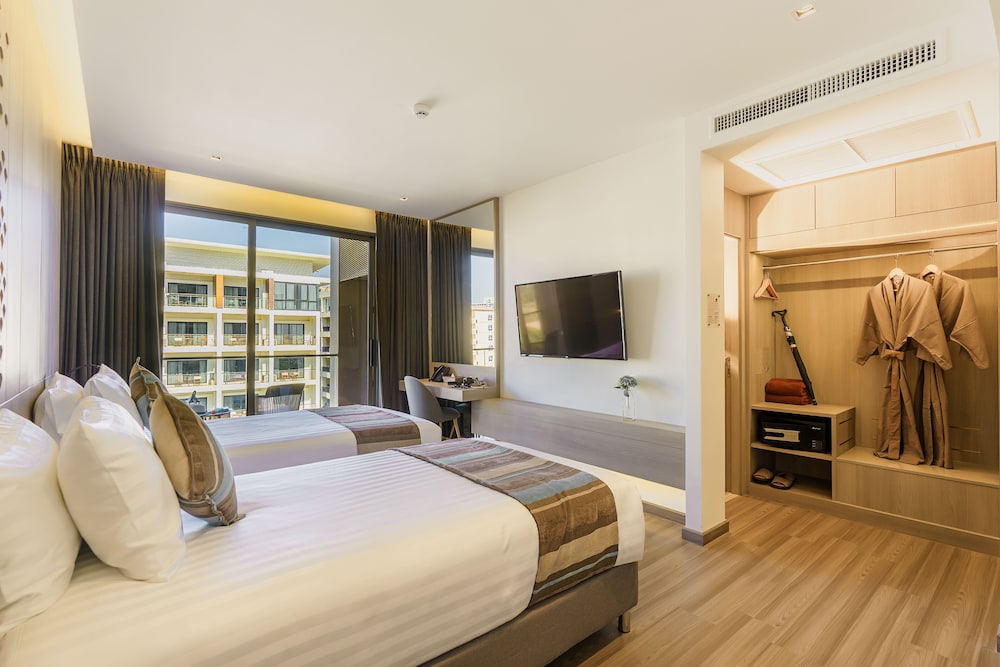 SUPERIOR, DOUBLE OR TWIN BED