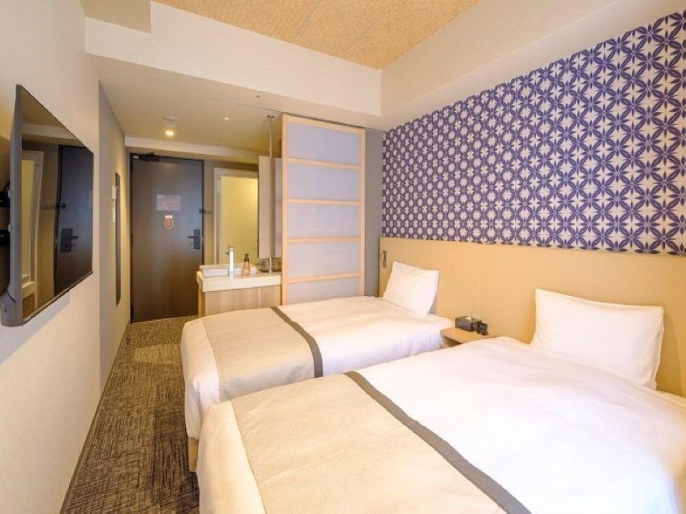 Moderate, Twin Beds