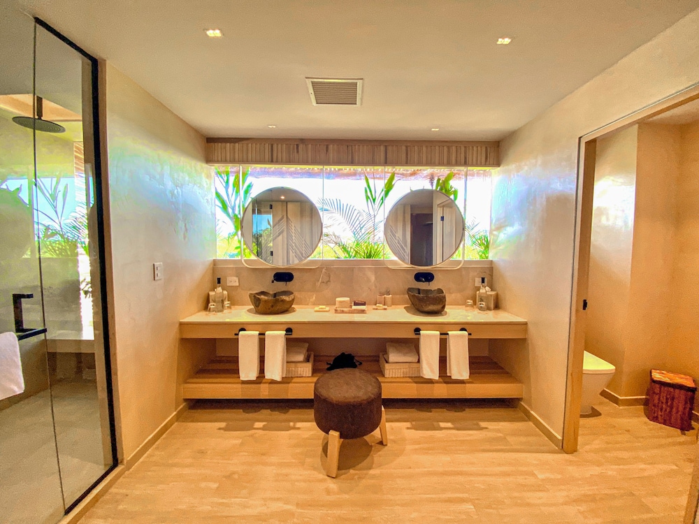 Hotel Shibari Tulum Restaurant and Cenote Club 20/50