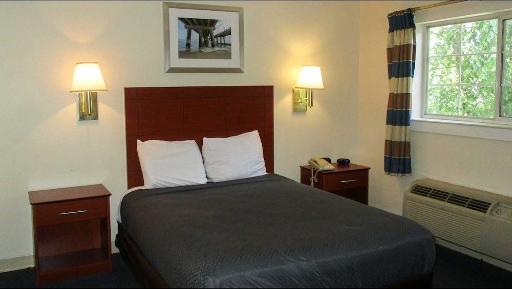 Studio 6 Extended Stay - Jacksonville, FL - South 24/46