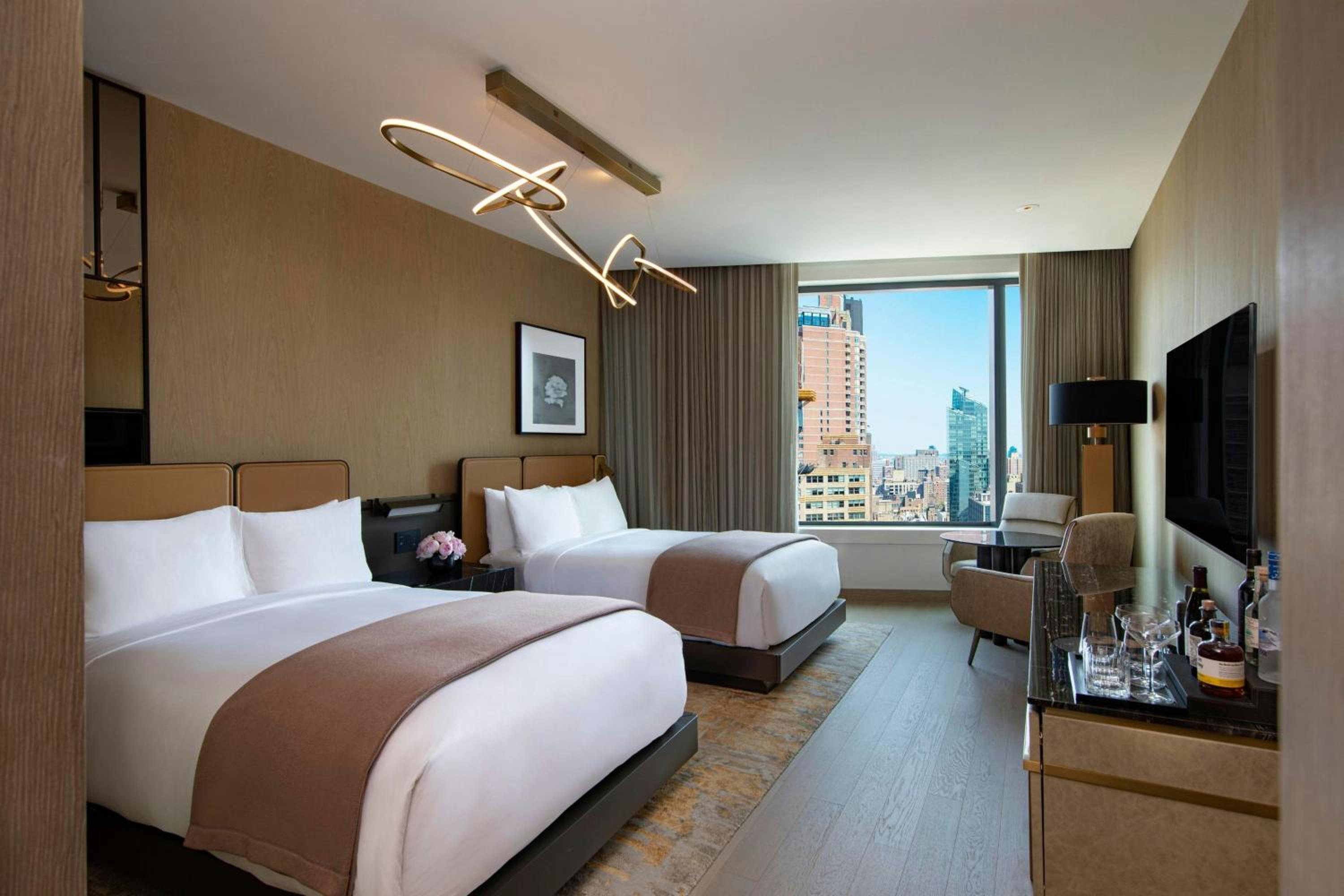 State, Empire, 2 Double Beds, High Floor