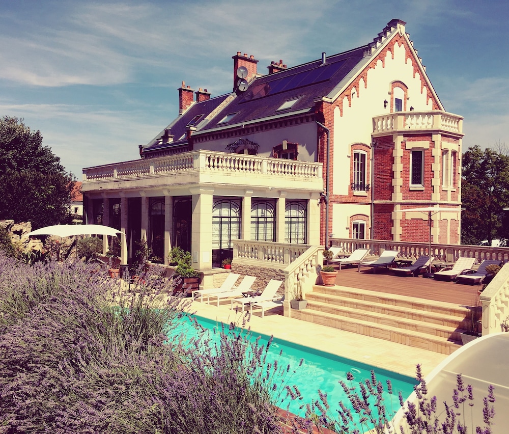 La Villa Eugene 3/64