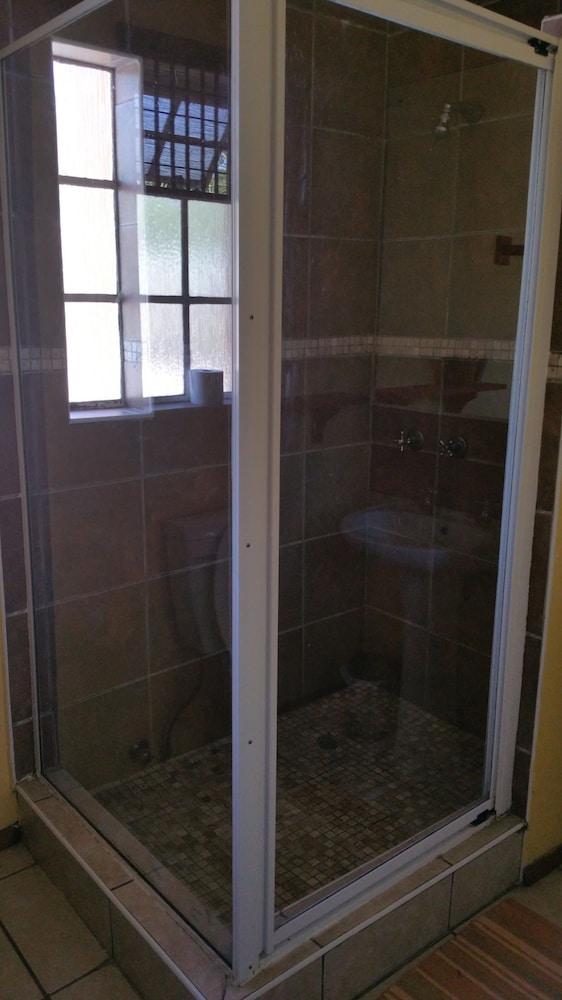 Flintstones Guest House Fourways 23/50