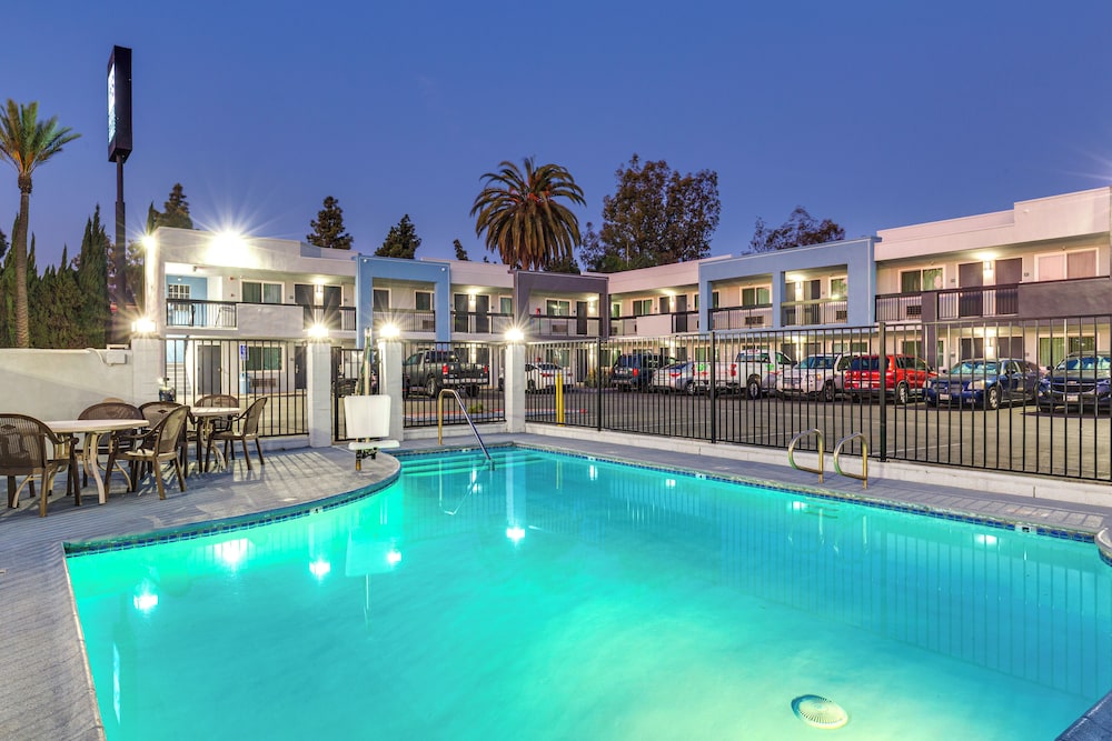 Hotel Seville 6/59