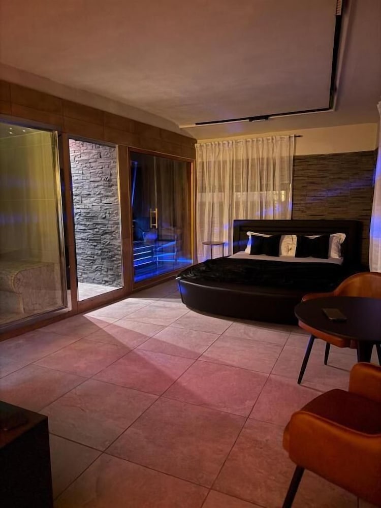 Hotel Angioino Spa 24/36