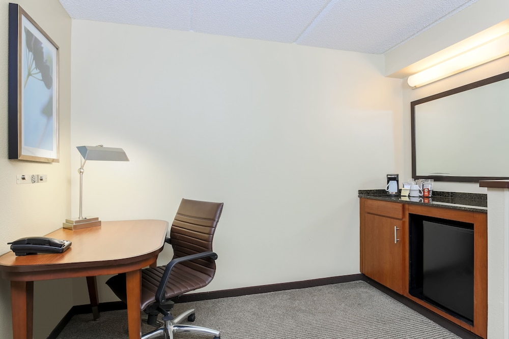 HYATT PLACE DALLAS GRAPEVINE 48/52