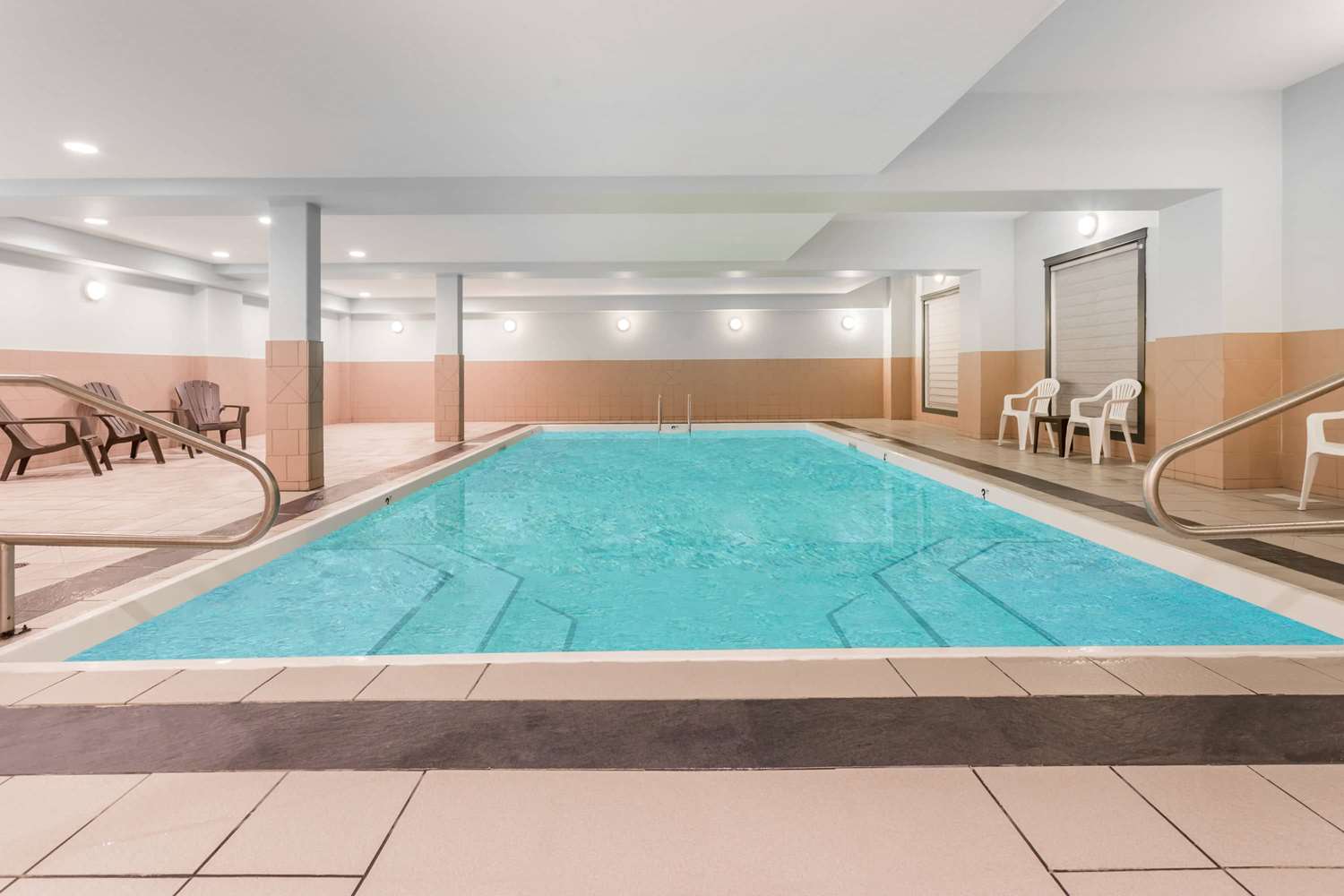 Ramada By Wyndham Hinton 14/32