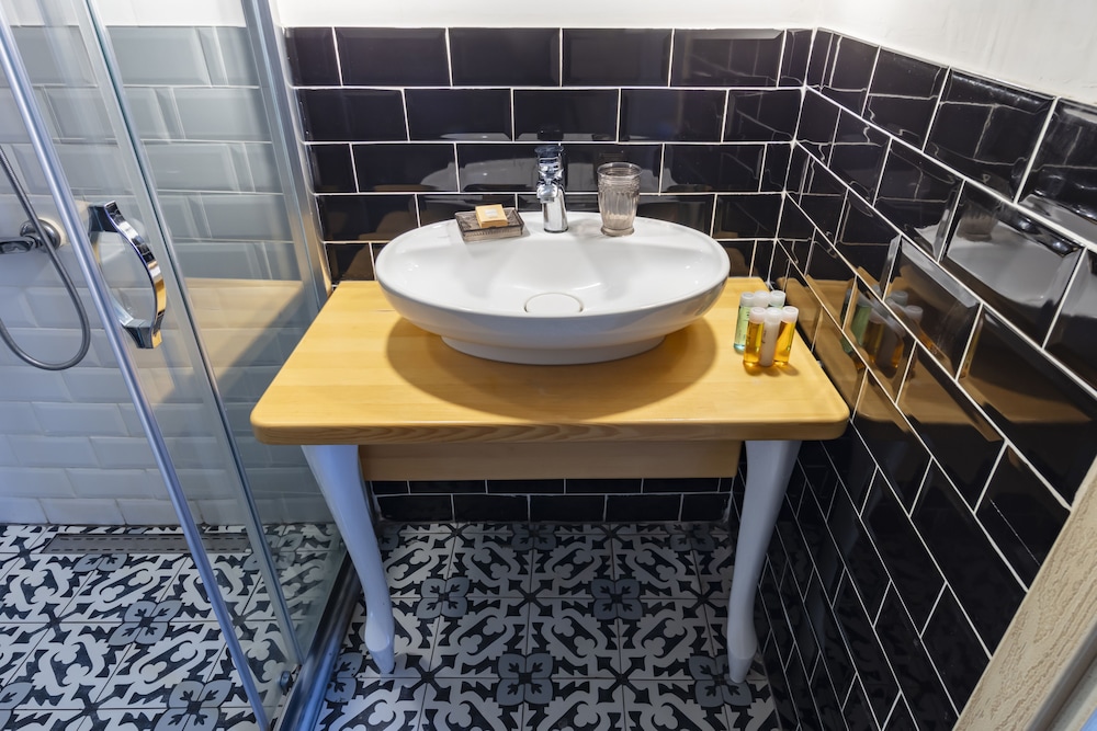 Cezayir Rooms 60/60