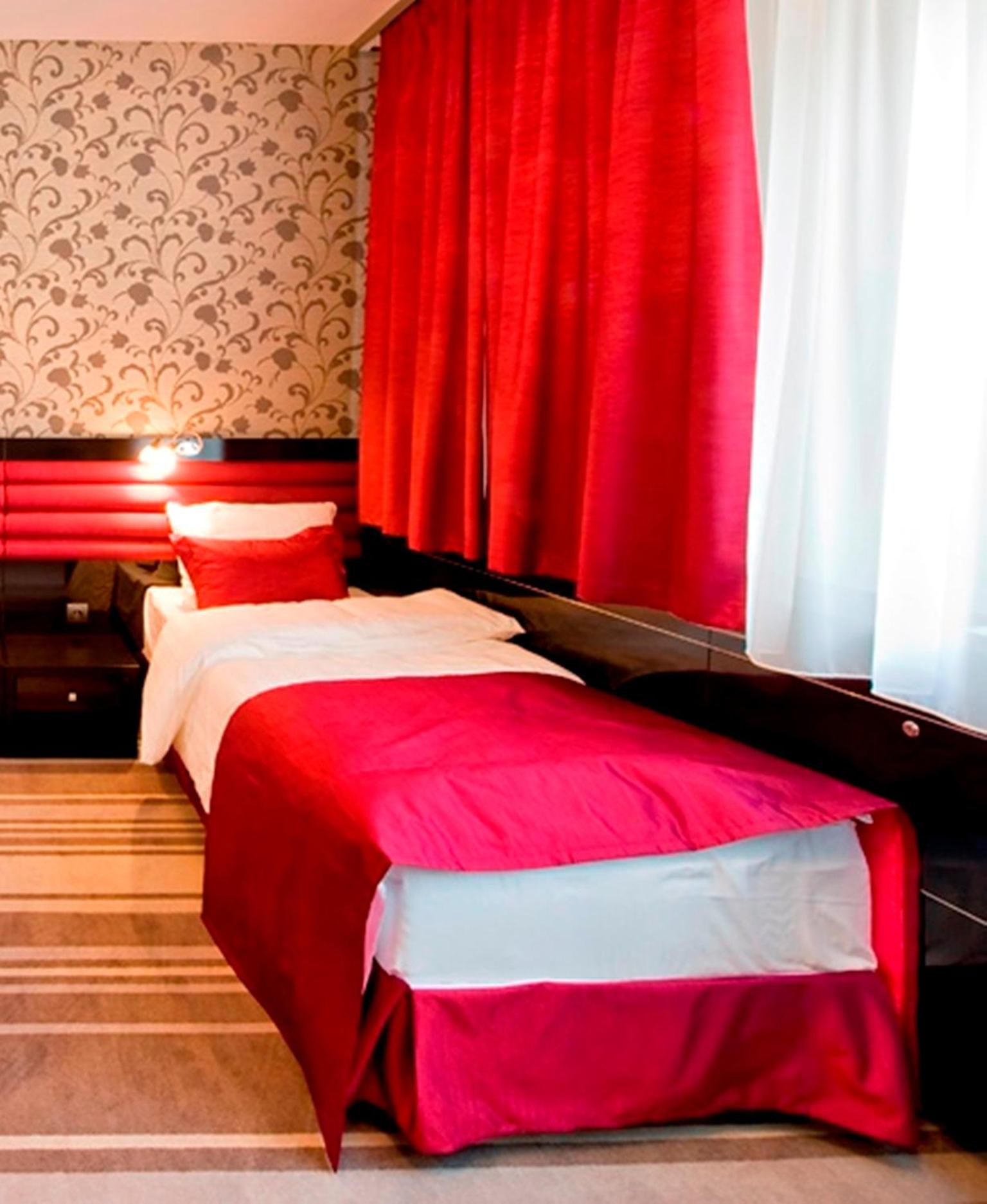 Room, Single