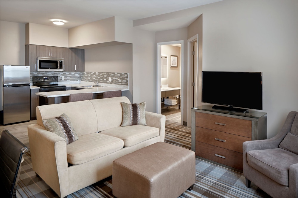 Fairfield Inn & Suites by Marriott Airdrie 41/54