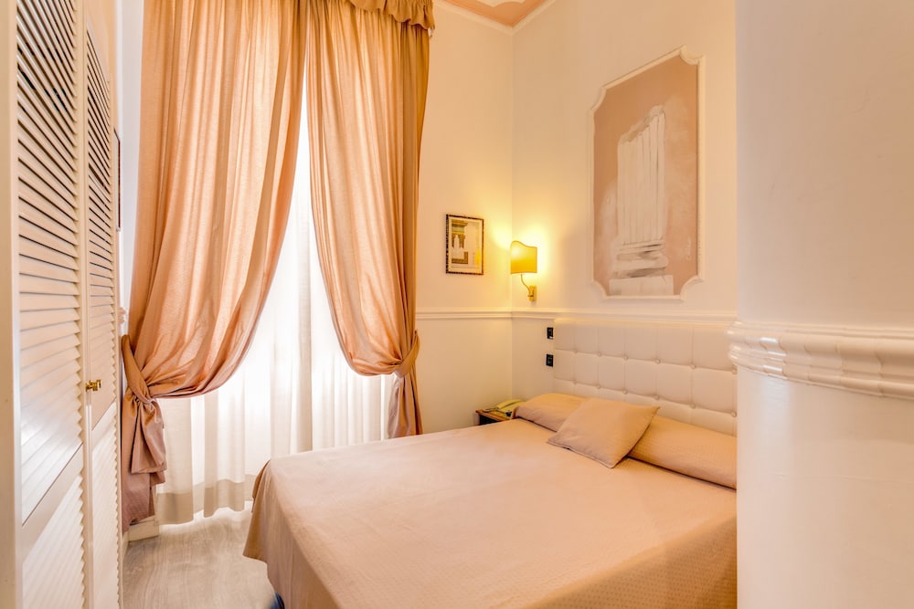BASIC, LARGE SINGLE BED, CITY VIEW