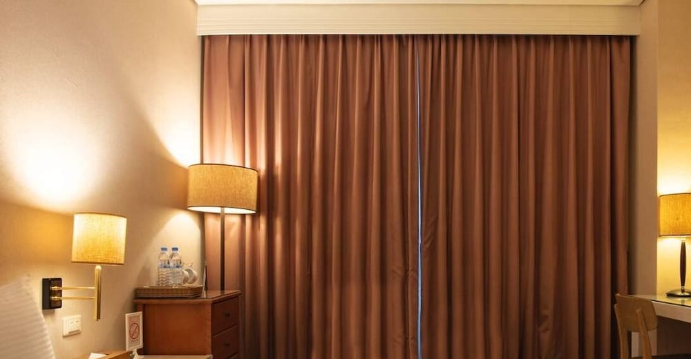 The Fisher Hotel 20/36