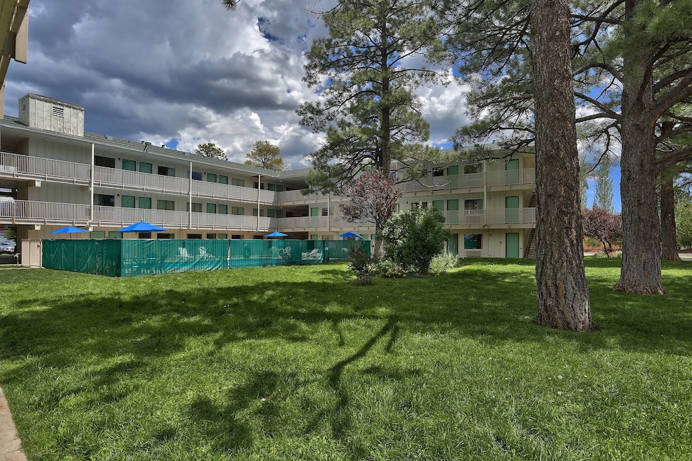 Motel6 Flagstaff, AZ - West - Woodland Village 40/50