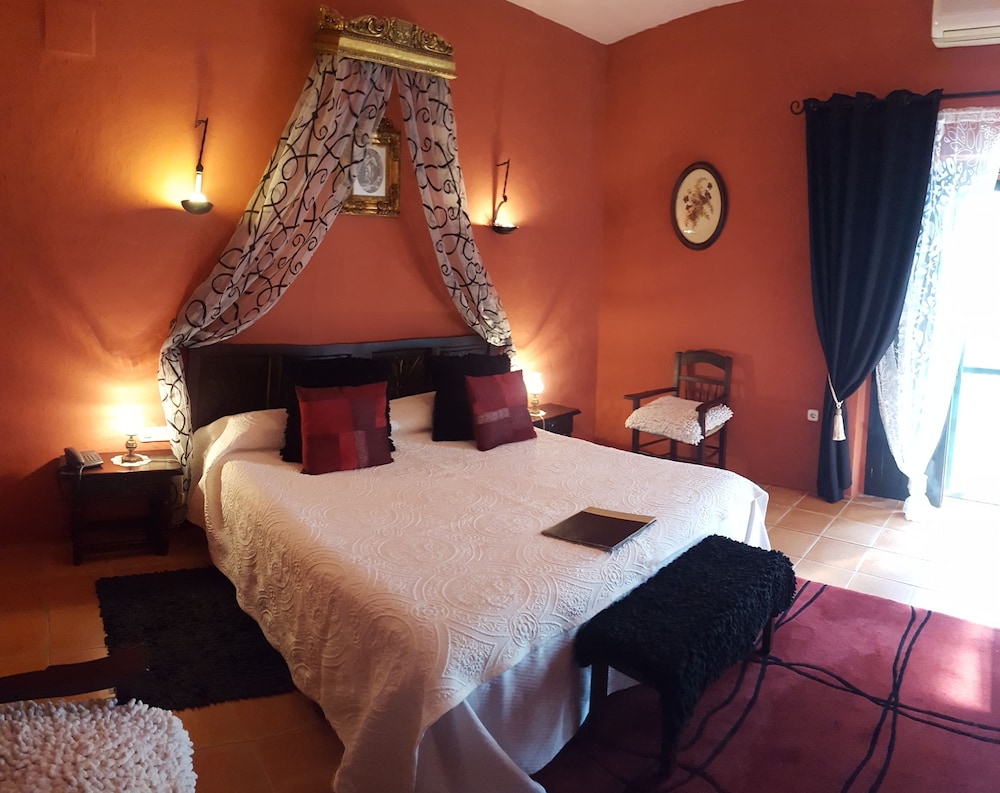 Hacienda El Santiscal - Adults Only 25/44
