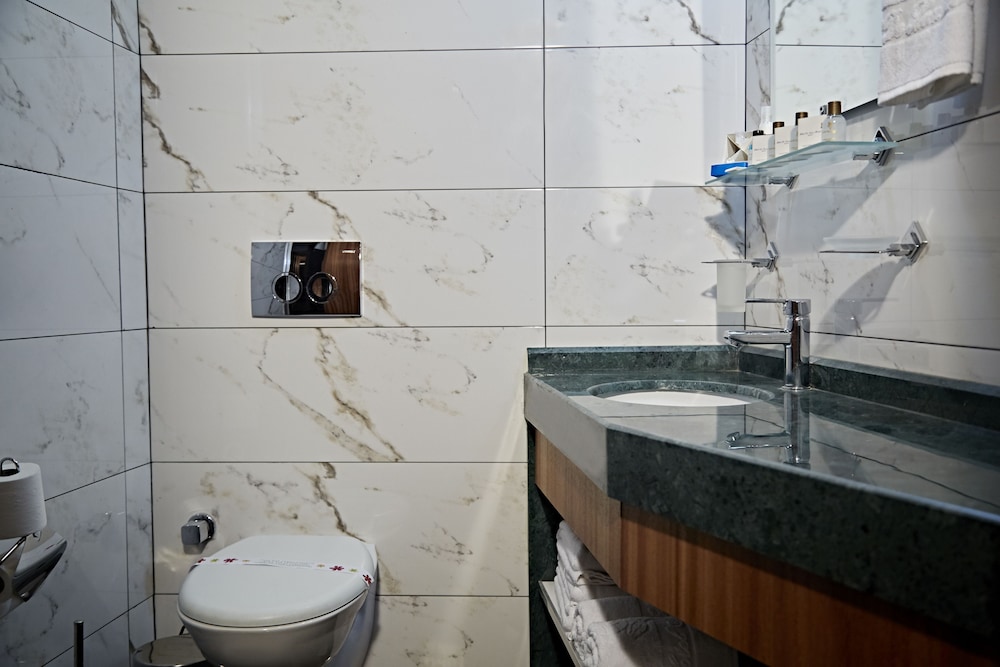 Ilkbal Deluxe Hotel & Spa Istanbul 62/65