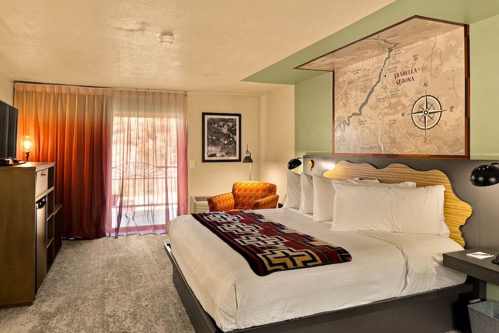 TRAILHEAD, DELUXE, KING BED, MOUNTAIN VIEW