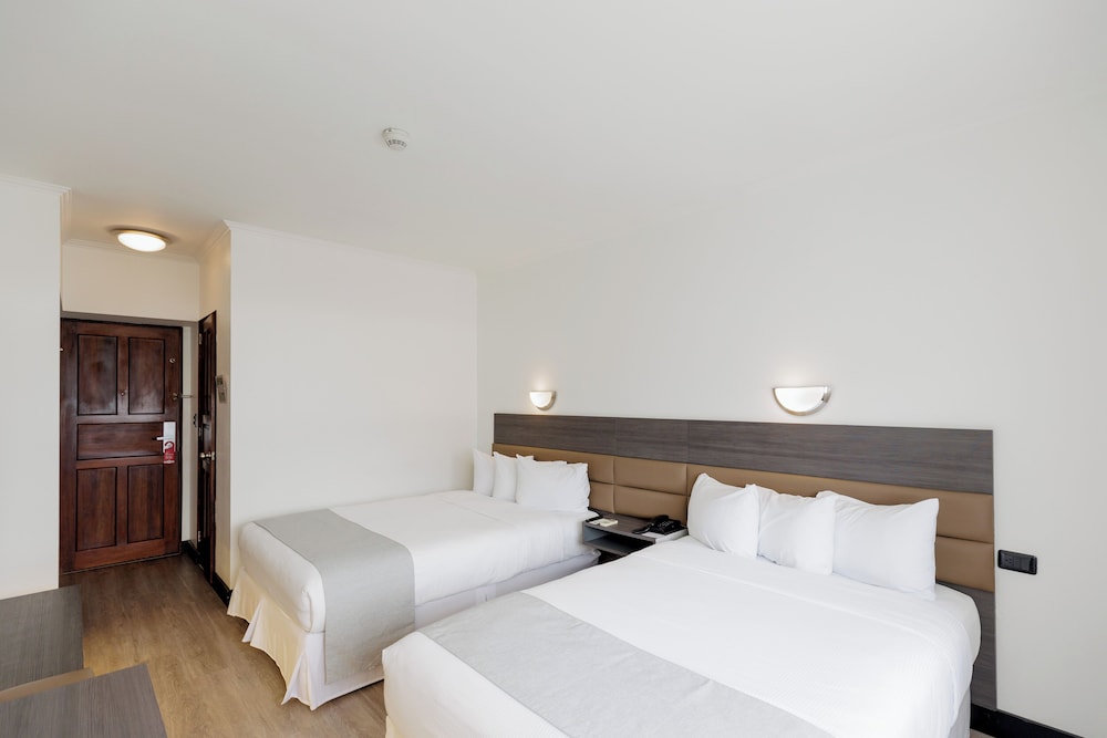 TRAVELERS, EXECUTIVE, 2 DOUBLE BEDS