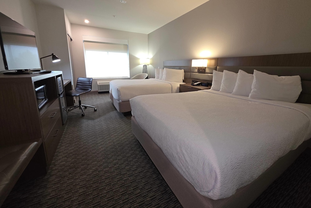 SUITE, 2 QUEEN BEDS, KITCHEN