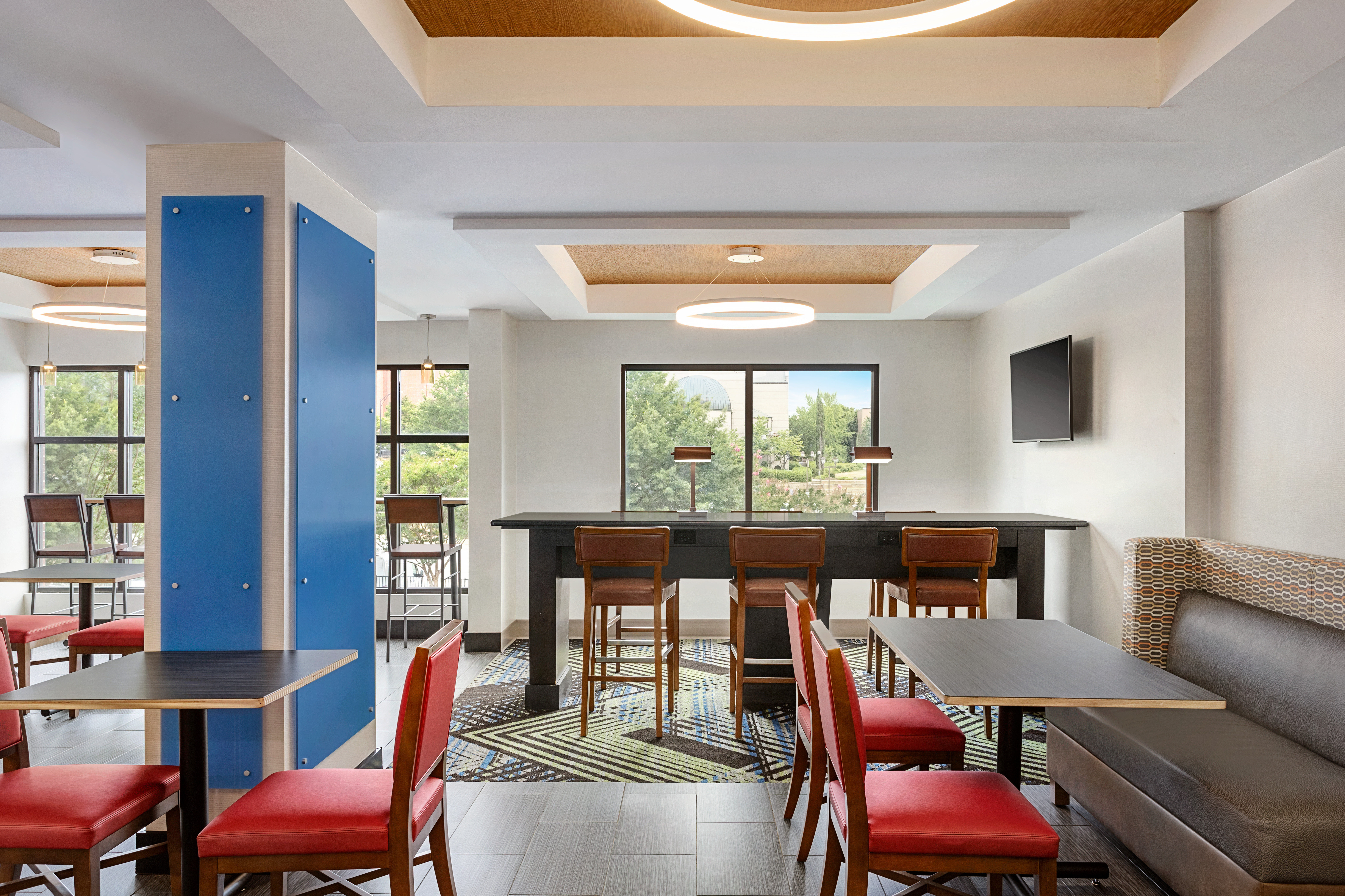 Holiday Inn Express Hotel And Suites Greenville Downtown 56/82