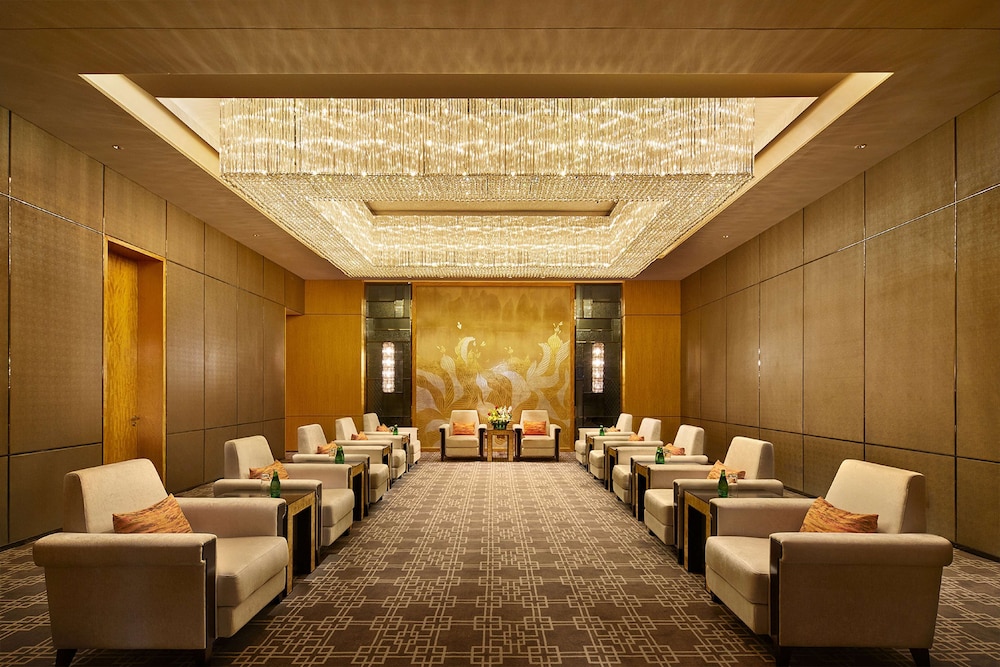 DoubleTree by Hilton Ningbo Beilun 55/58