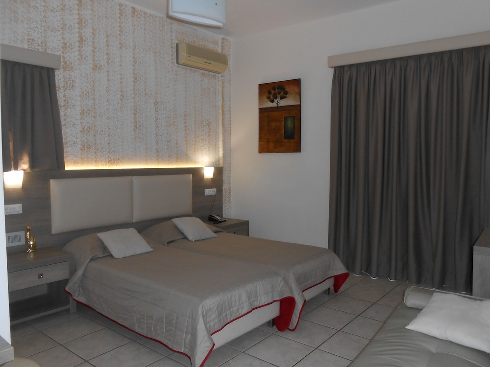 Voula Hotel 12/74