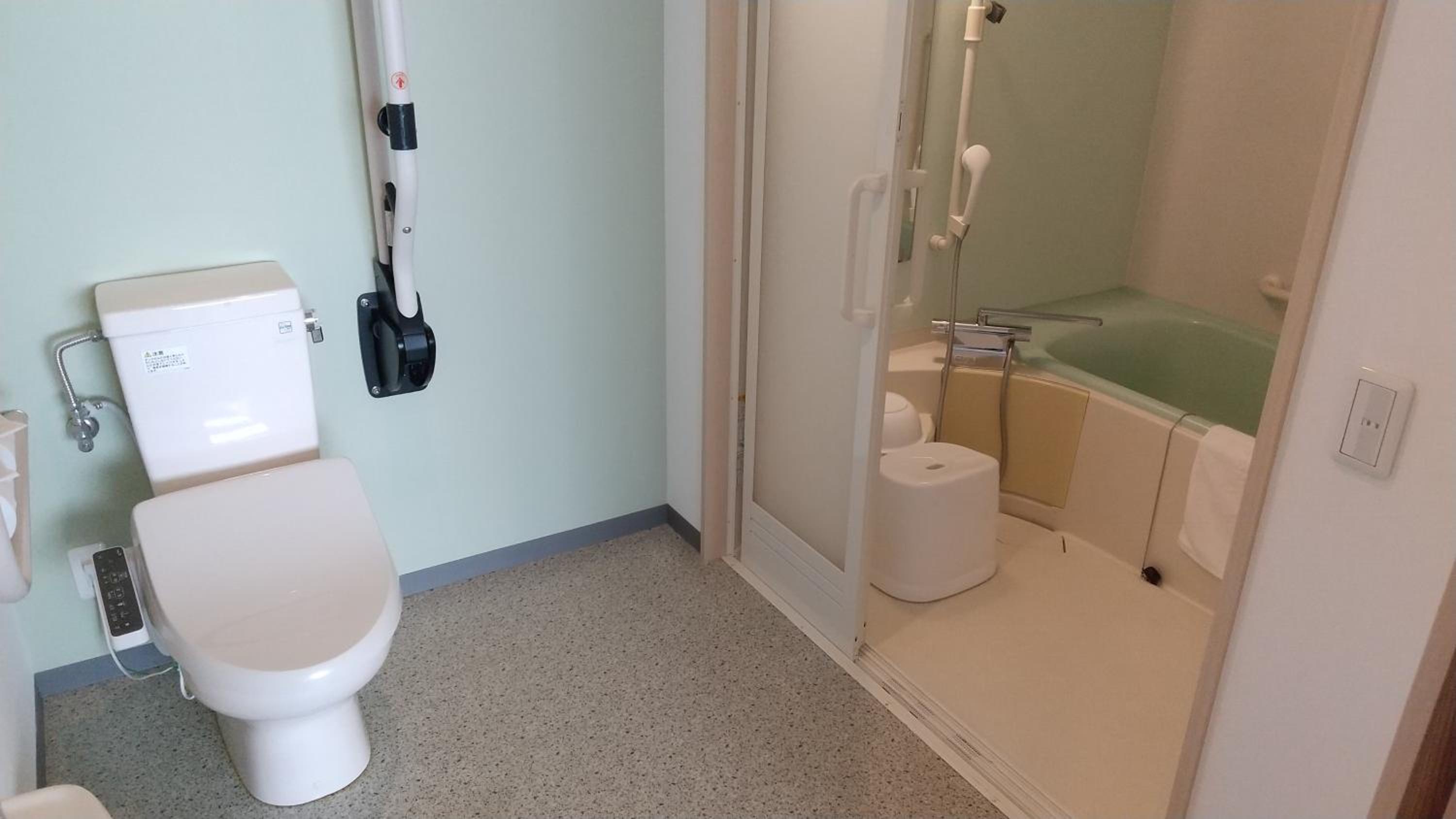 Room, Twin Beds, East Wing, Accessible