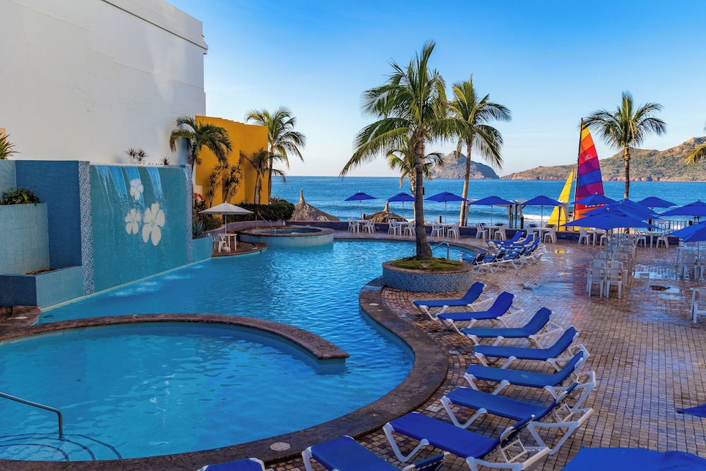 Suites Las Flores Beach Mazatlan 37/50