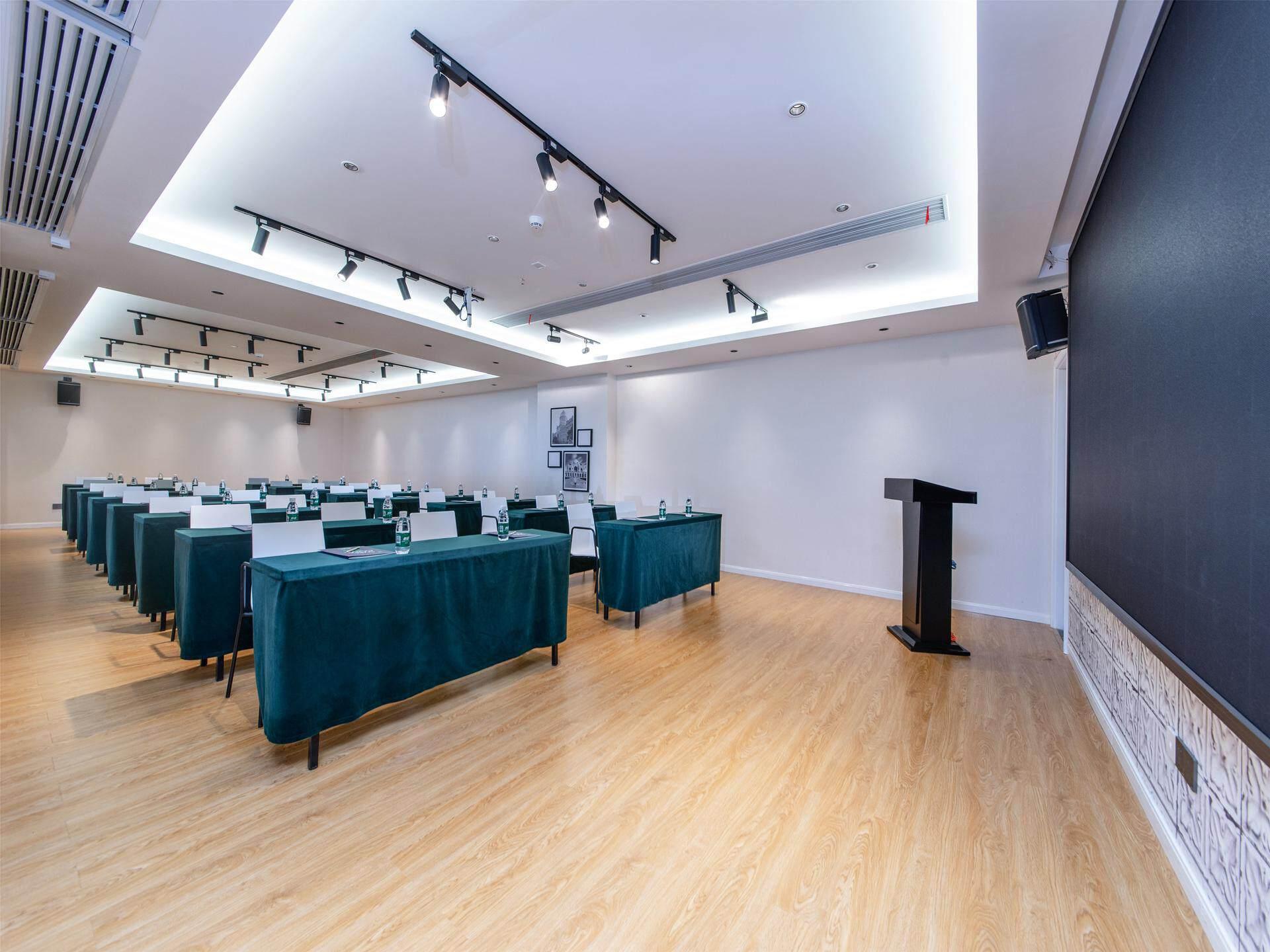 Campanile Hotel (Changsha Hongxing Desiqin Plaza) 7/41