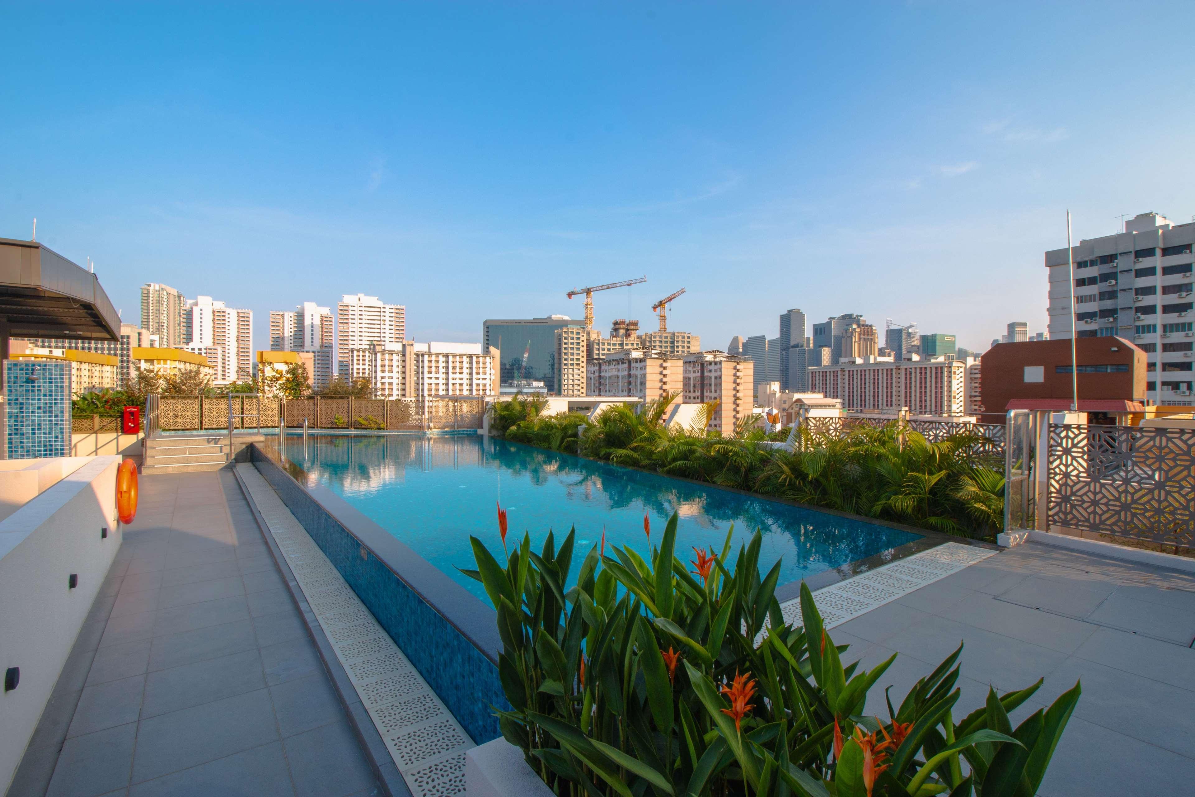 Aqueen Prestige Hotel Jalan Besar 35/42