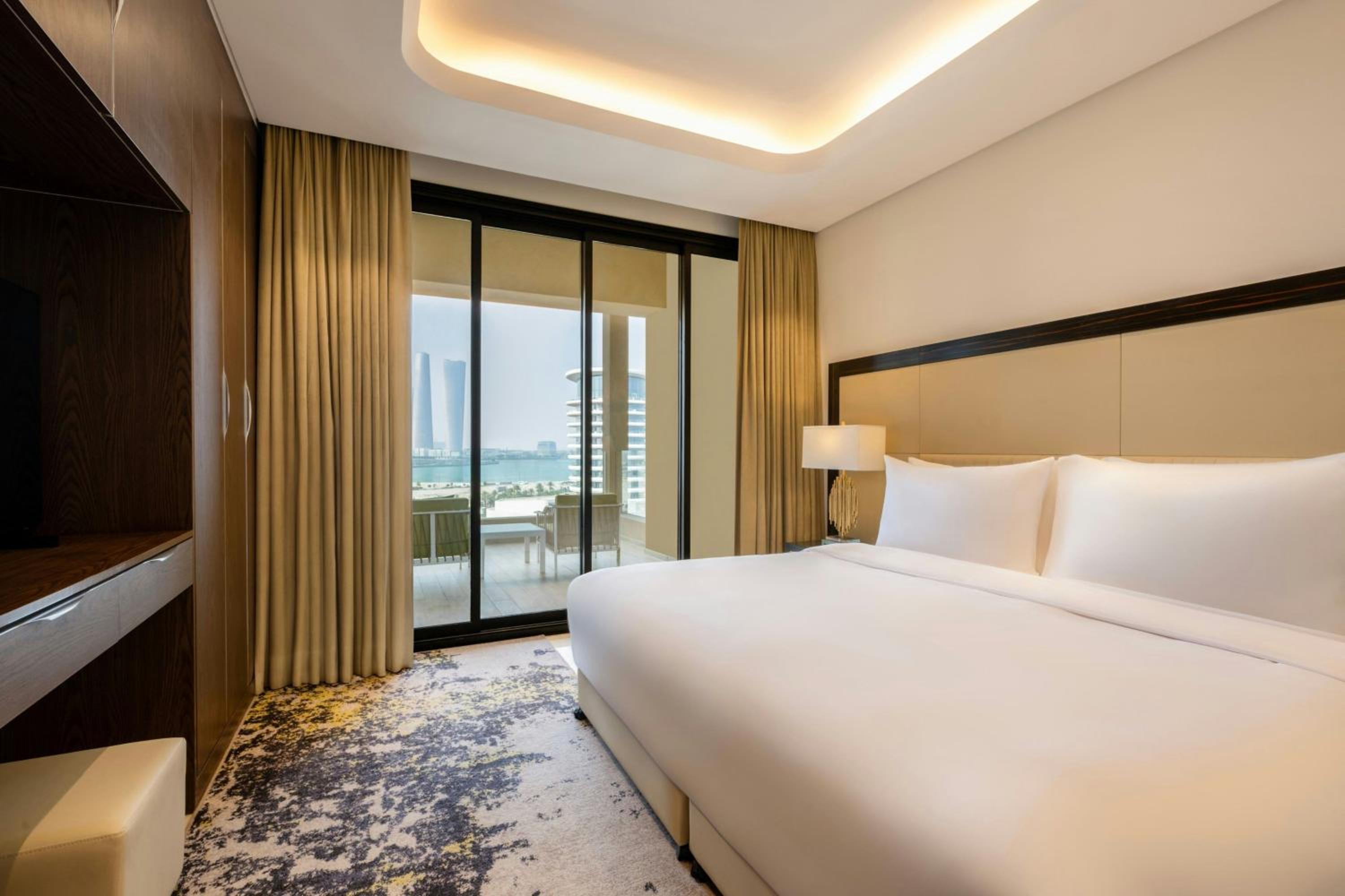 1 Bedroom, Superior, Suite, Apartment, King Bed, City View, Balcony