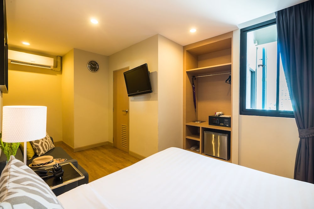 Asoke Residence Sukhumvit by UHG 10/74