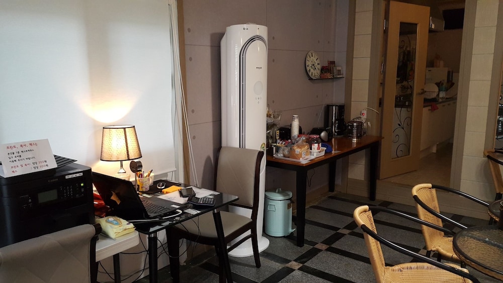 remnant guesthouse hostel