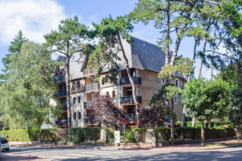 PIERRE AND VACANCES RESIDENCE LES EMBRUNS(FORMERLY RESIDENCE LES EMBRUNS) 35/49