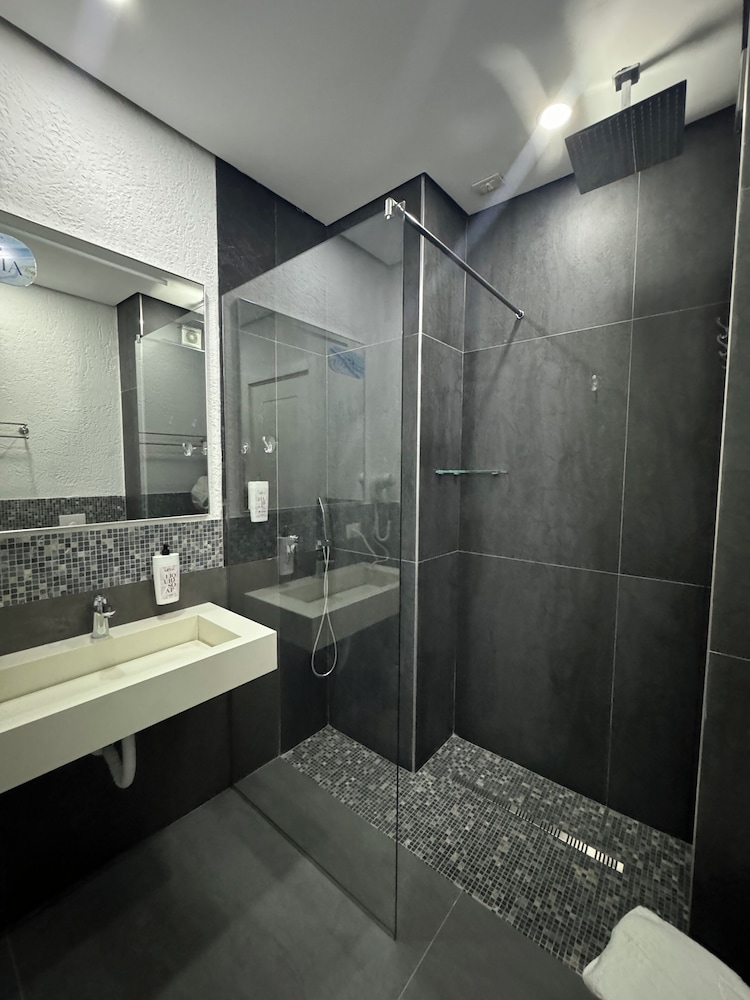 ADEA HOTEL 53/58