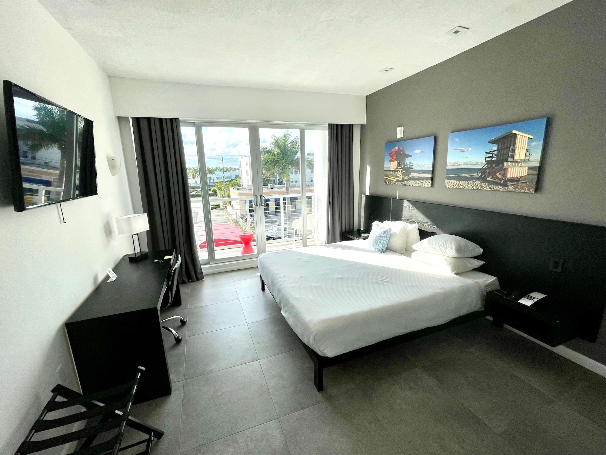 ROOM, KING BED, CITY VIEW, BALCONY