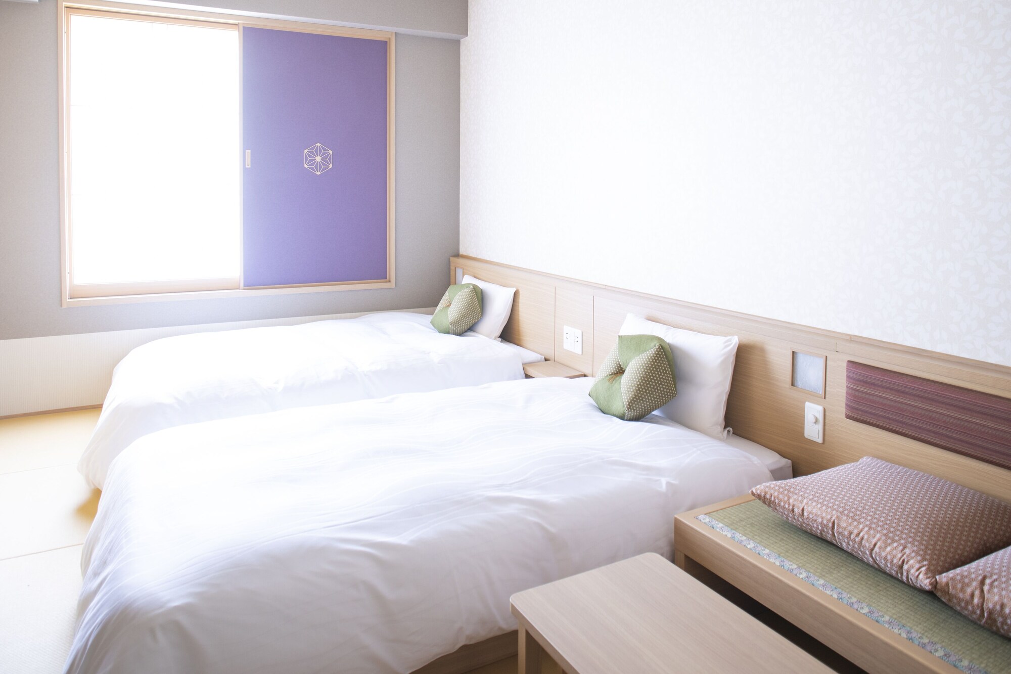 ROOM, TWIN BEDS, NO CLEANING SERVICES
