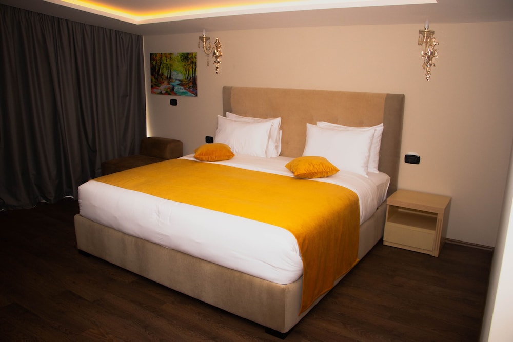 Albanopolis Hotel 23/60