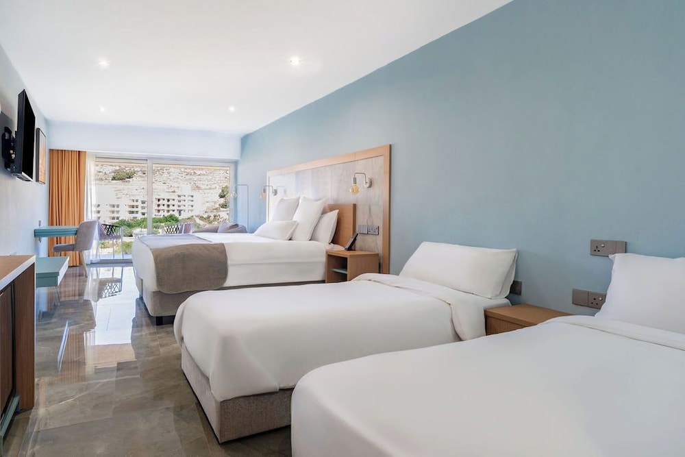 Room, Quadruple, 1 King and 1 Single Beds