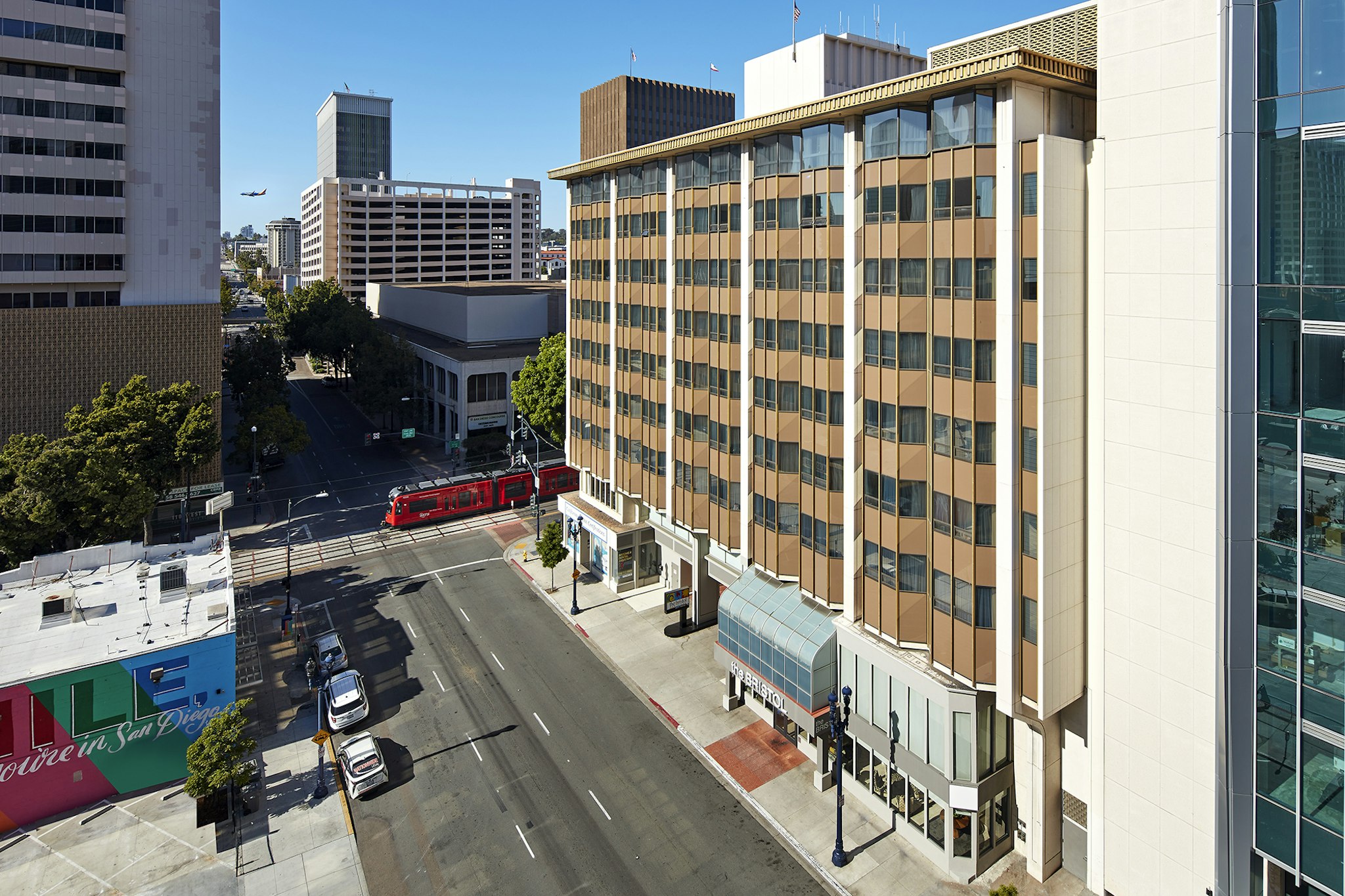 The Bristol Hotel - San Diego 52/58
