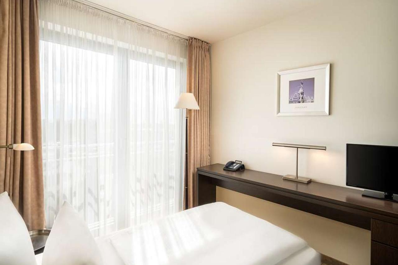 Premier Inn Hamburg Finkenwerder Elbufer 13/34