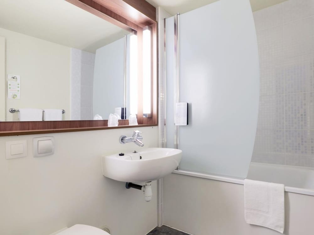 Standard, Twin Beds, CAMPANILE HENDAYE 4/4