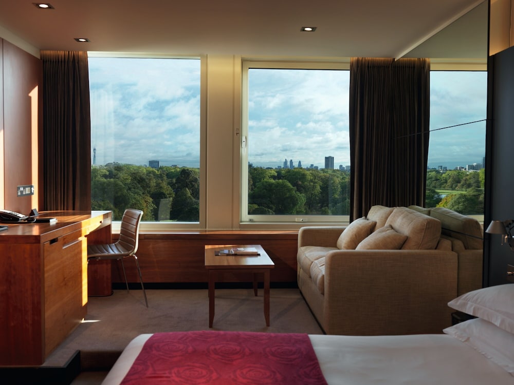 Royal Garden Hotel 44/85