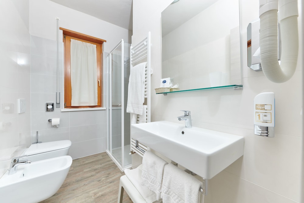 Eco Hotel Benacus 48/50