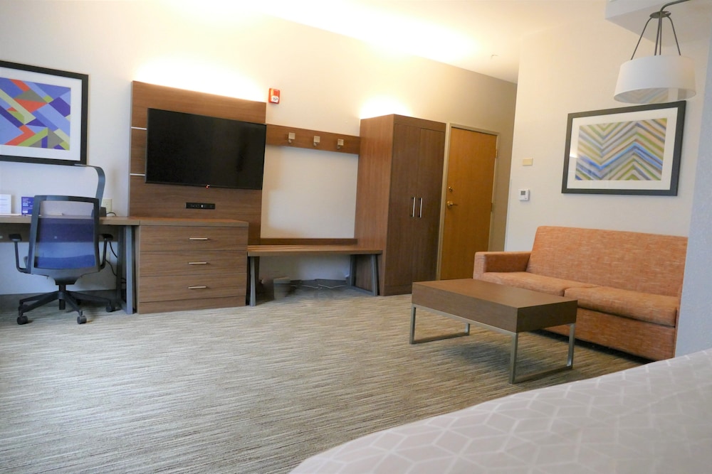 Holiday Inn Express Lebanon 35/36