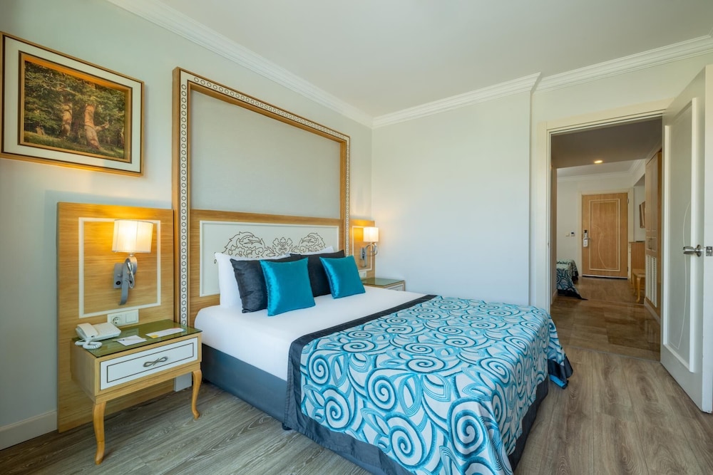 Crystal Waterworld Resort and Spa 15/50
